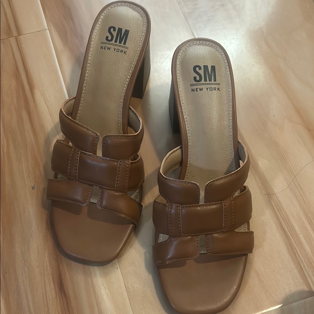 SM New York Brown Mules with Sleek Slip-On Style